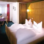 Tirolerhof Hotel 3*